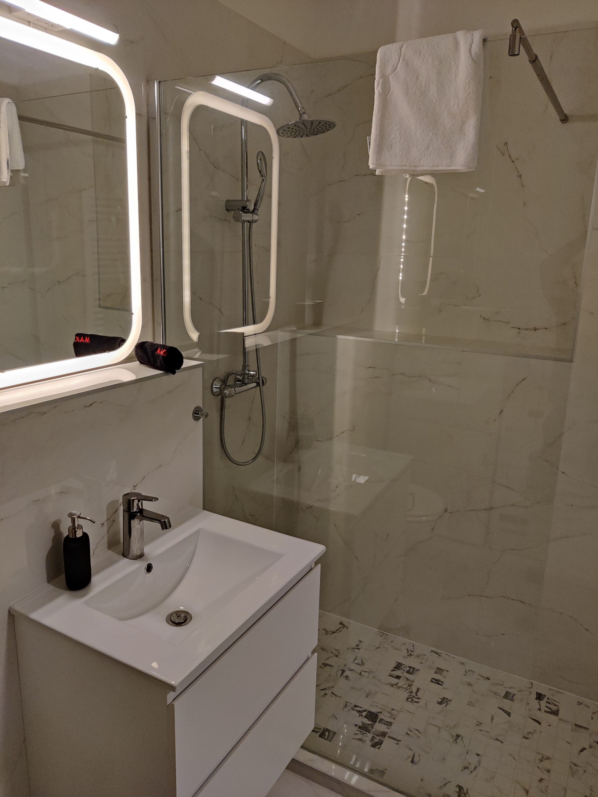 Bence Apartman — interior